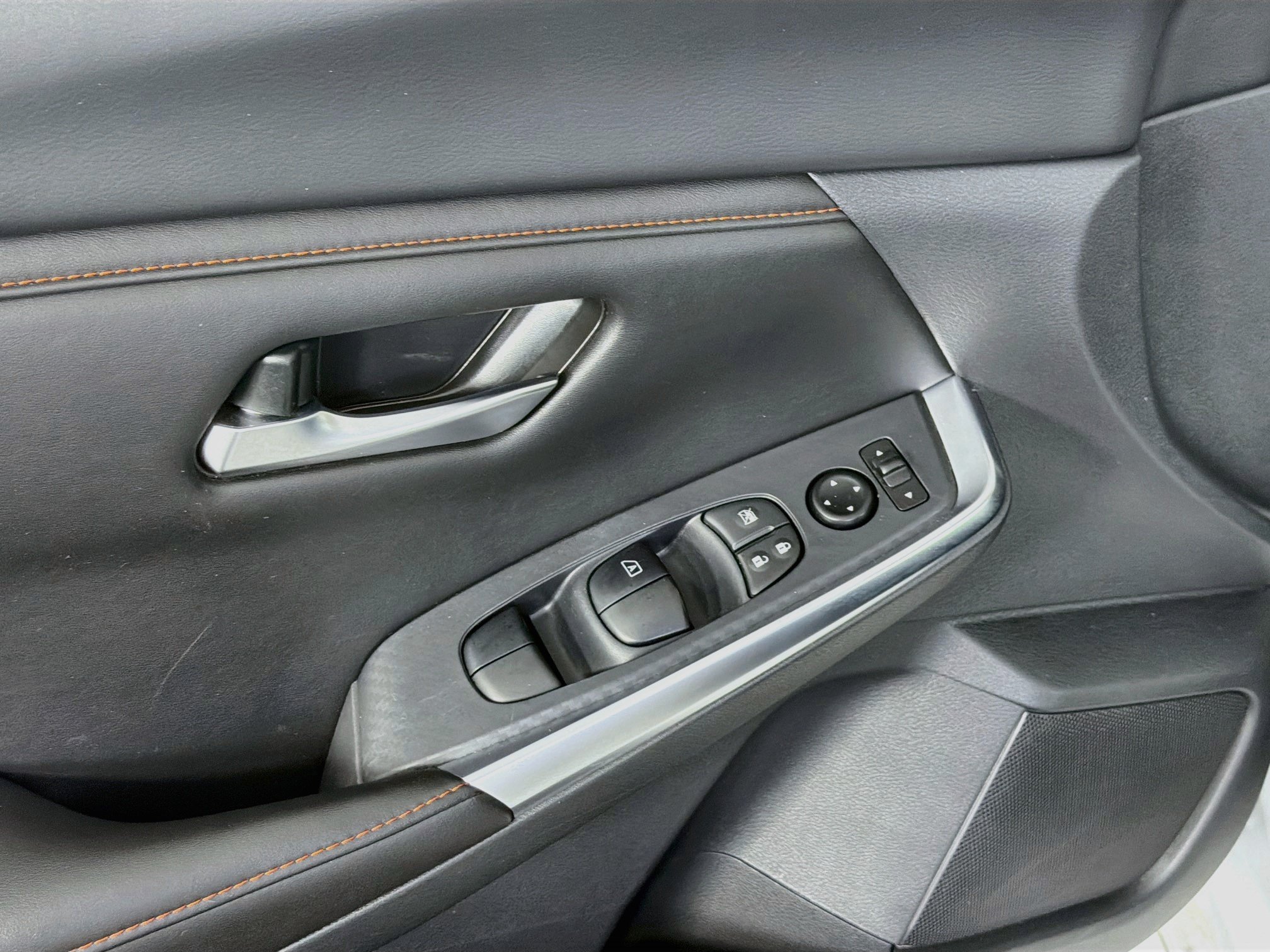 Used 2025 Nissan Sentra SR FWD image 15