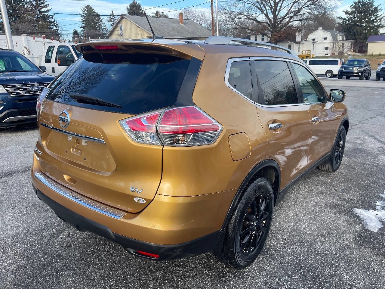 Used 2015 Nissan Rogue SV w/ SV Moonroof Package image 6