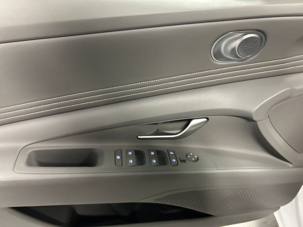 Used 2025 Hyundai Elantra Sport FWD image 12