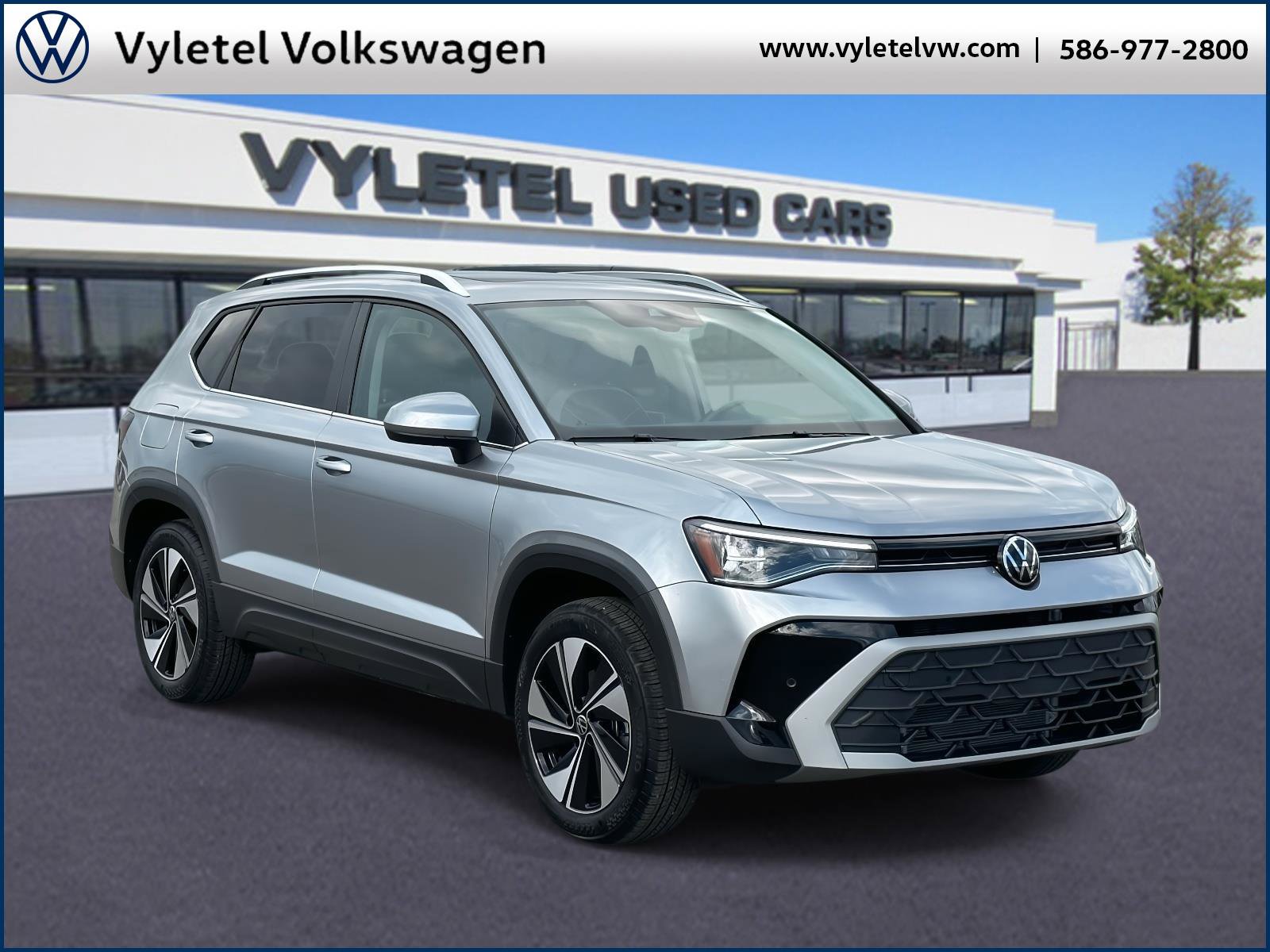 Certified 2025 Volkswagen Taos SE w/ Panoramic Sunroof Package