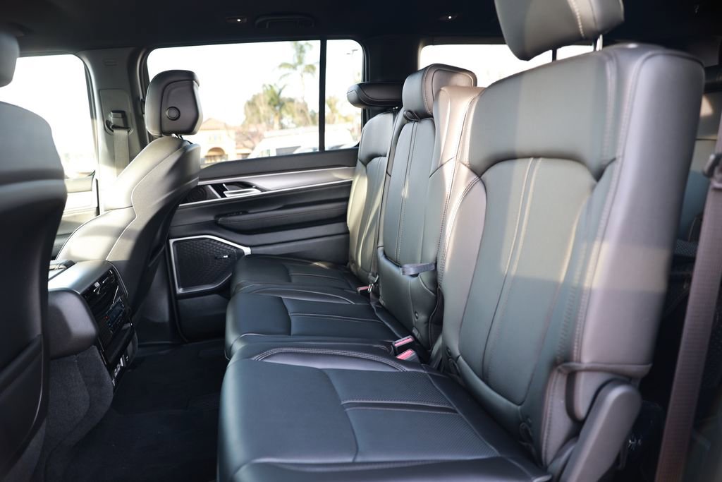 New 2026 Jeep Grand Wagoneer L 2WD image 32