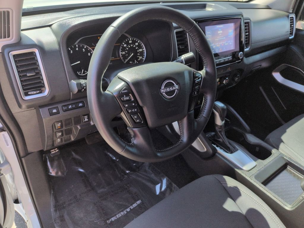 Used 2024 Nissan Frontier SV w/ SV Convenience Package image 2