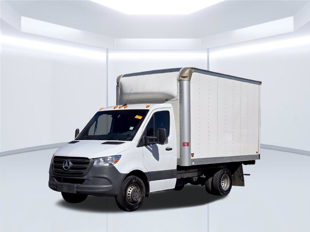 Used 2024 Mercedes-Benz Sprinter 4500 image 2