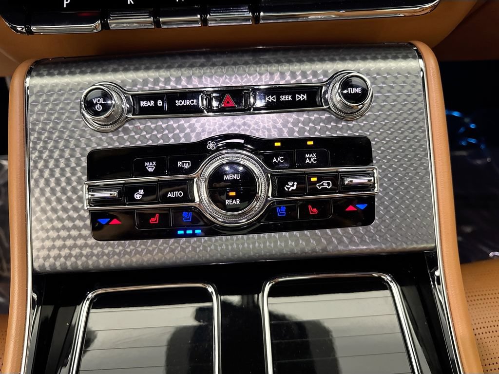 Used 2022 Lincoln Aviator Black Label AWD/4WD image 16