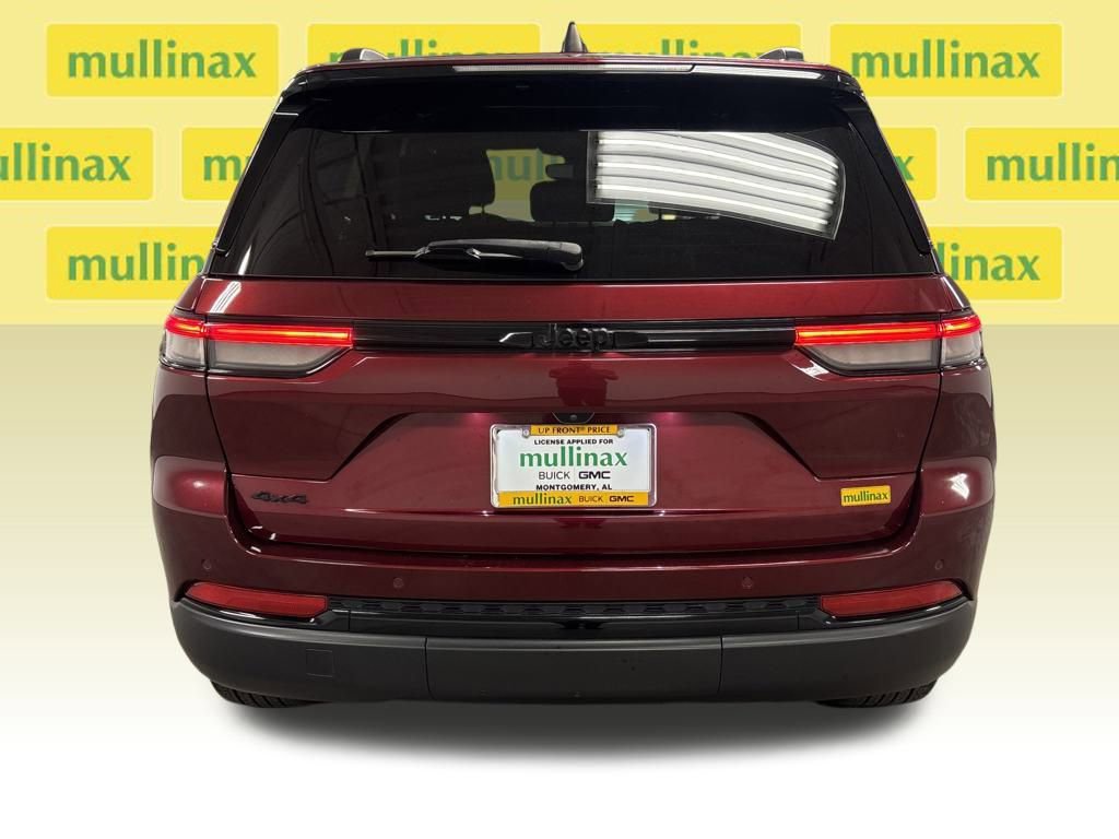 Used 2023 Jeep Grand Cherokee Altitude image 17