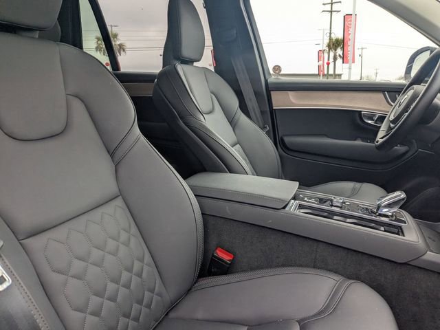 Used 2025 Volvo XC90 B6 Plus image 36