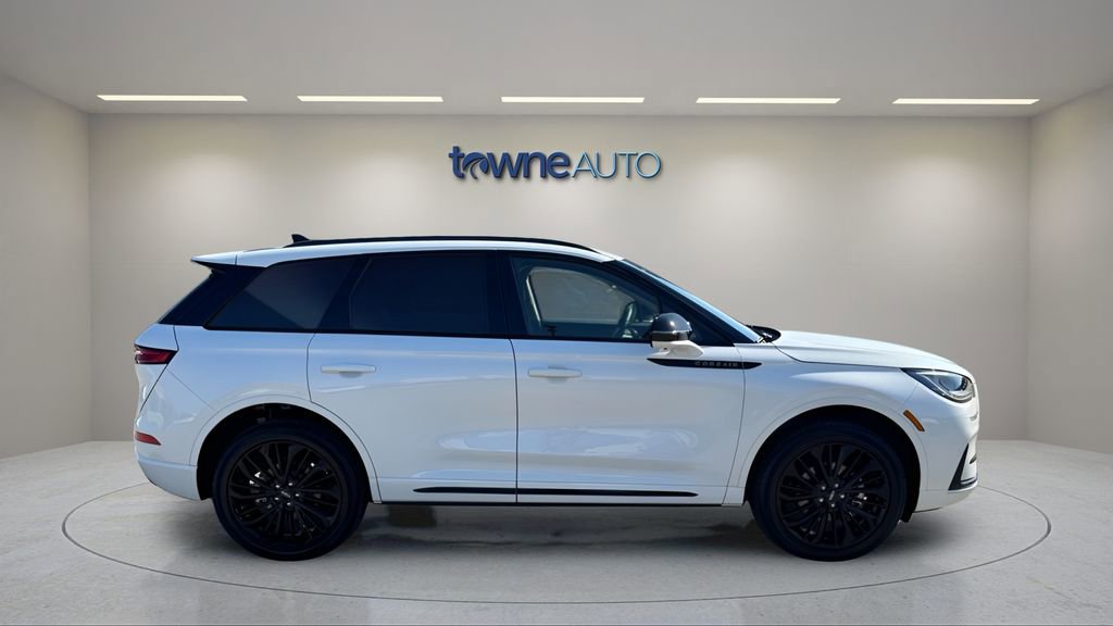 Used 2026 Lincoln Corsair Premiere AWD/4WD image 6