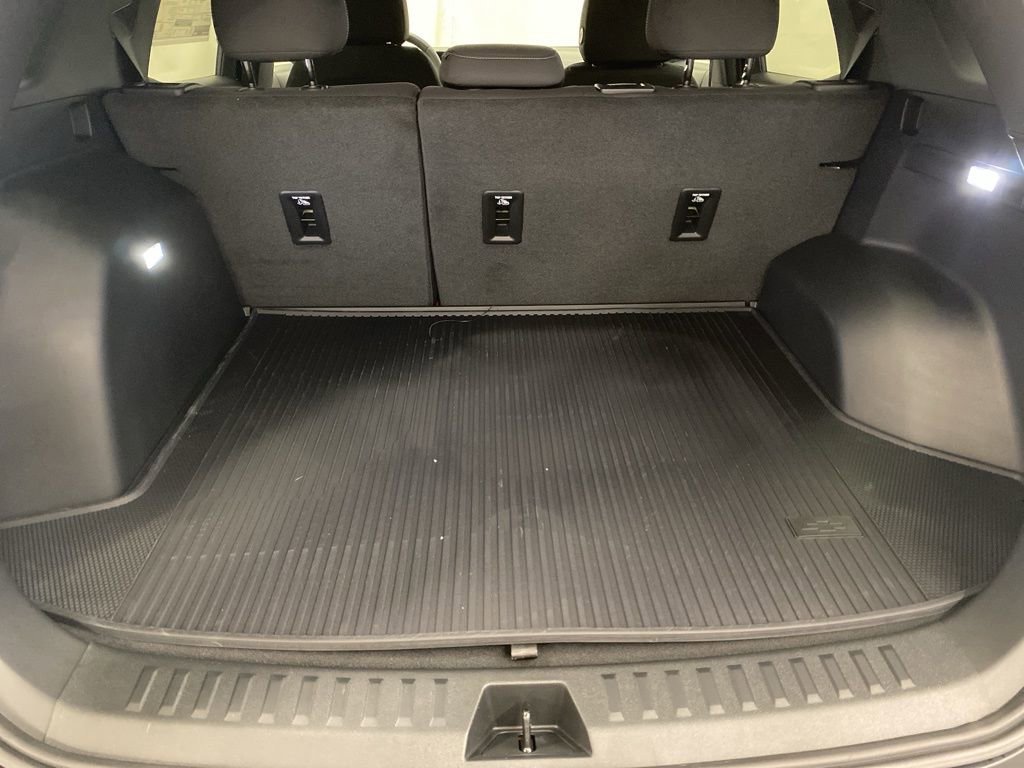 New 2026 Chevrolet Equinox LT w/ Safety and Technology Package FWD image 8
