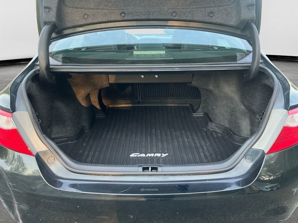 Used 2016 Toyota Camry SE w/ Moonroof Package image 15
