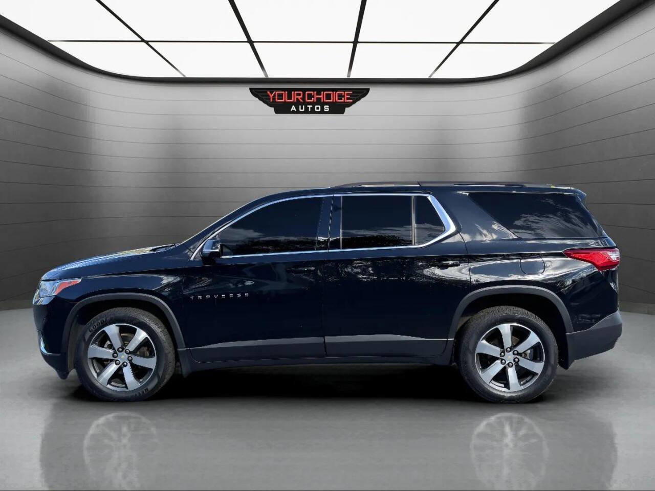 Used 2019 Chevrolet Traverse LT w/ LT Premium Package image 2