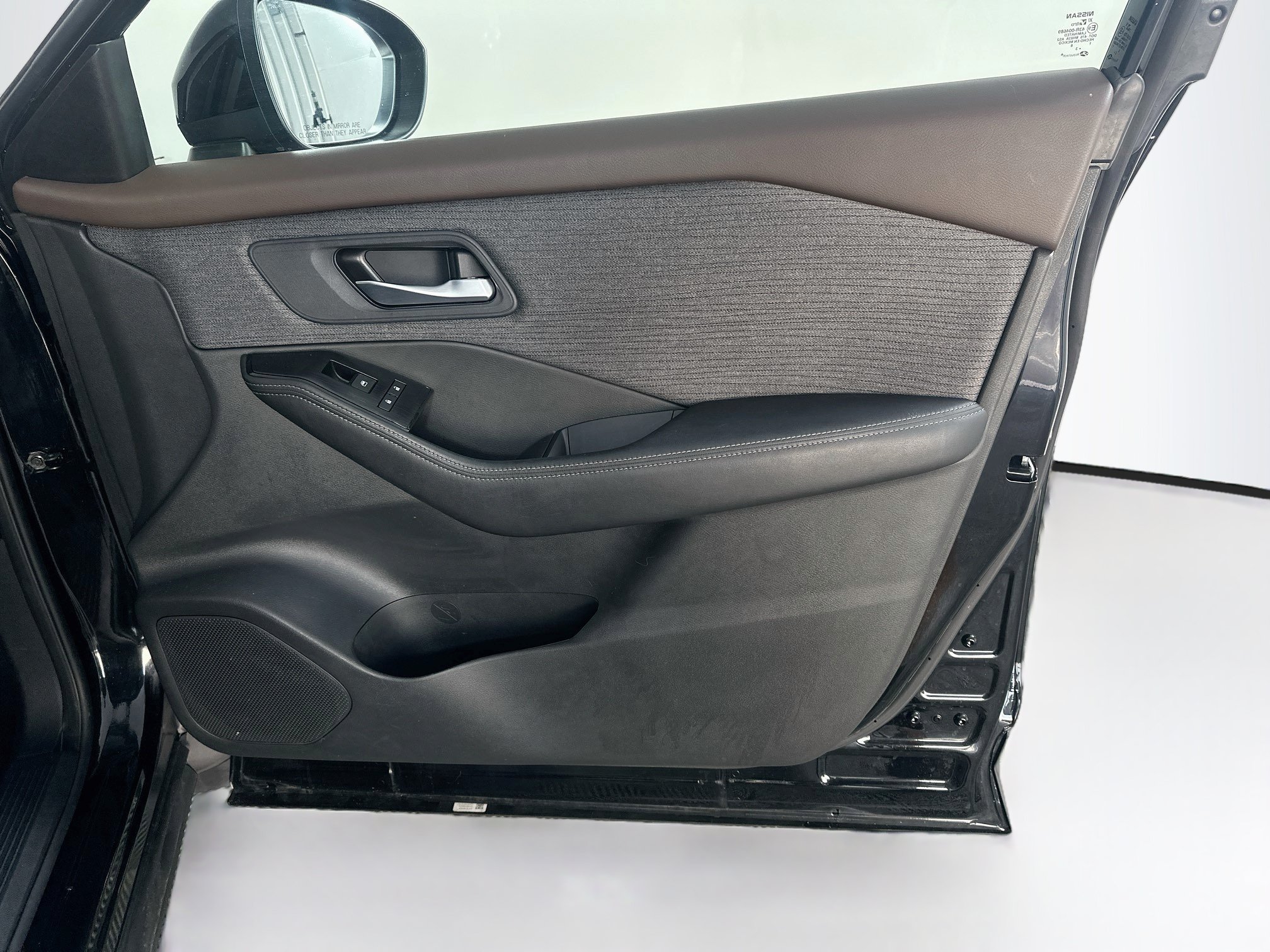 Used 2023 Nissan Rogue SV FWD image 30