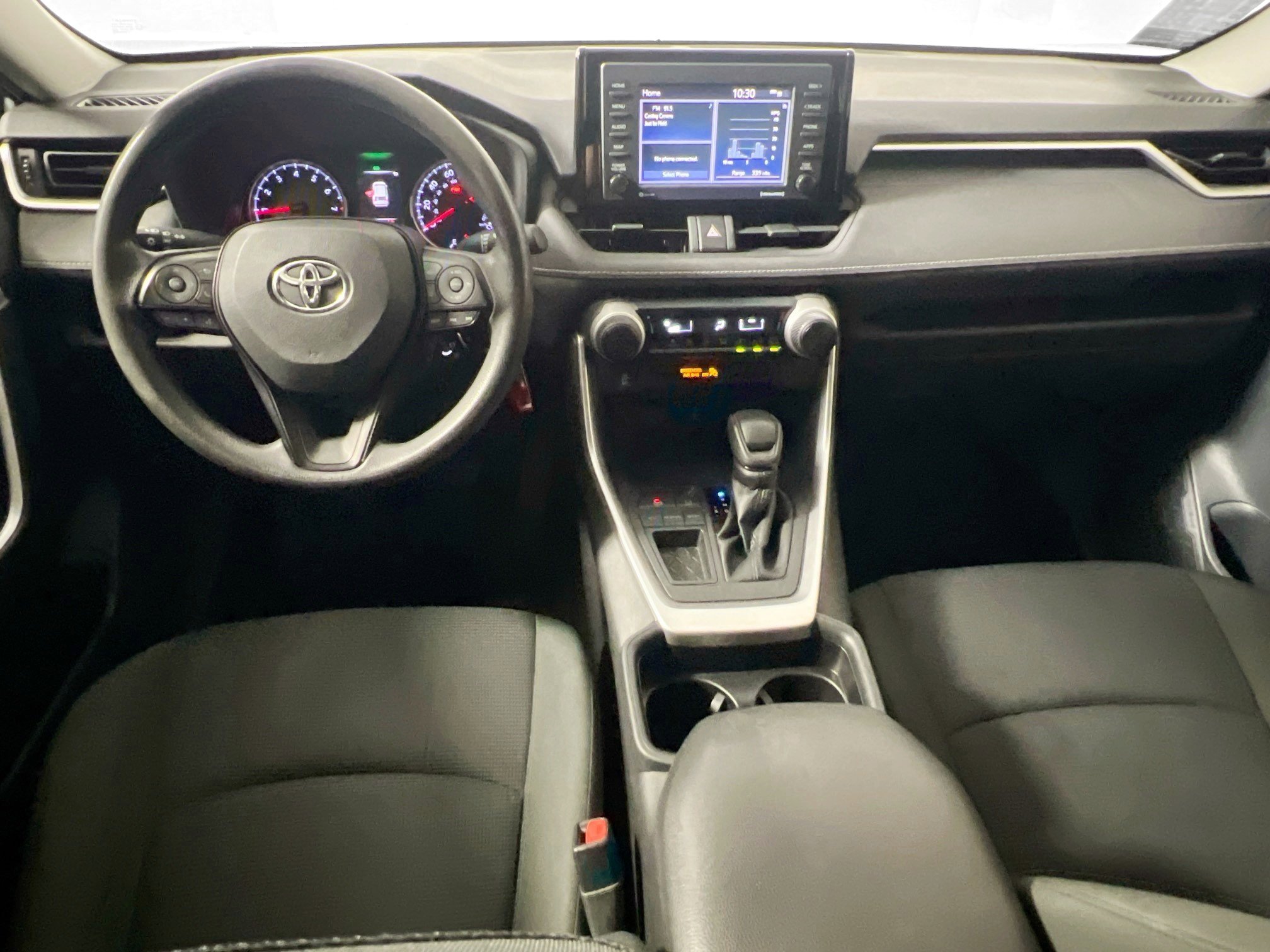 Used 2020 Toyota RAV4 LE image 29