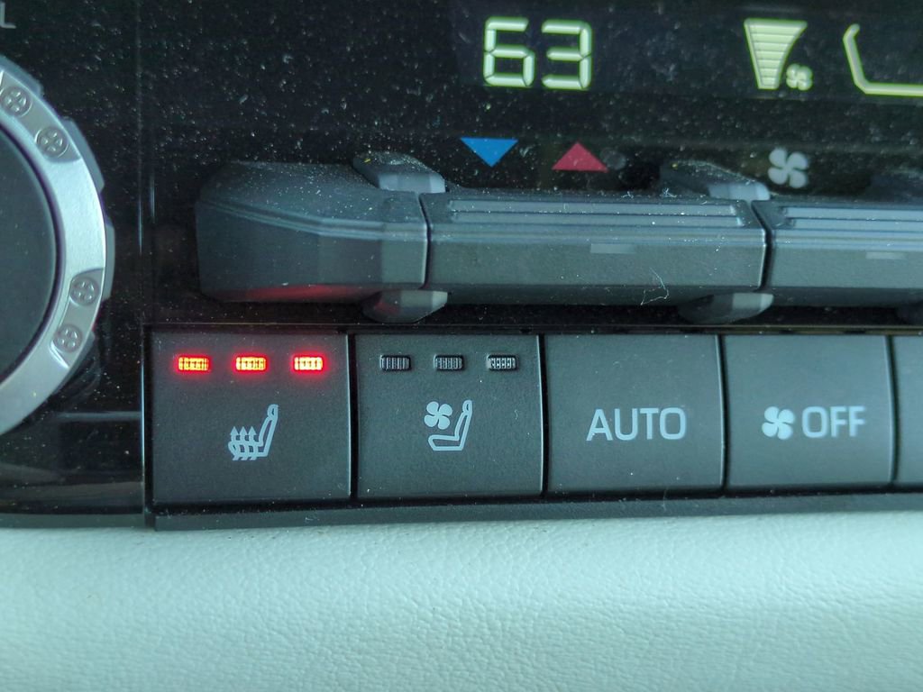 Used 2025 Toyota Sequoia Capstone image 28