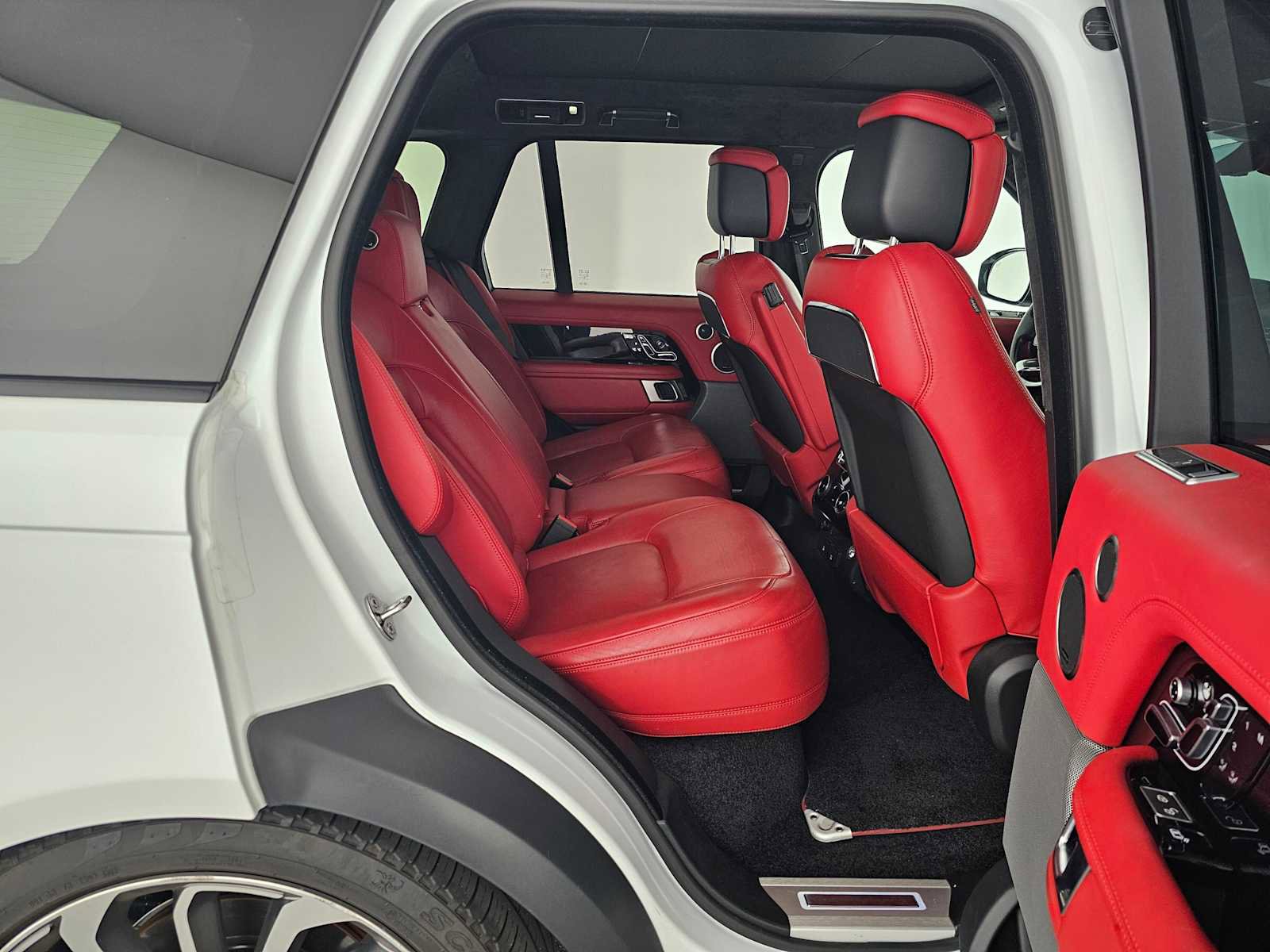 Used 2020 Land Rover Range Rover Autobiography image 12