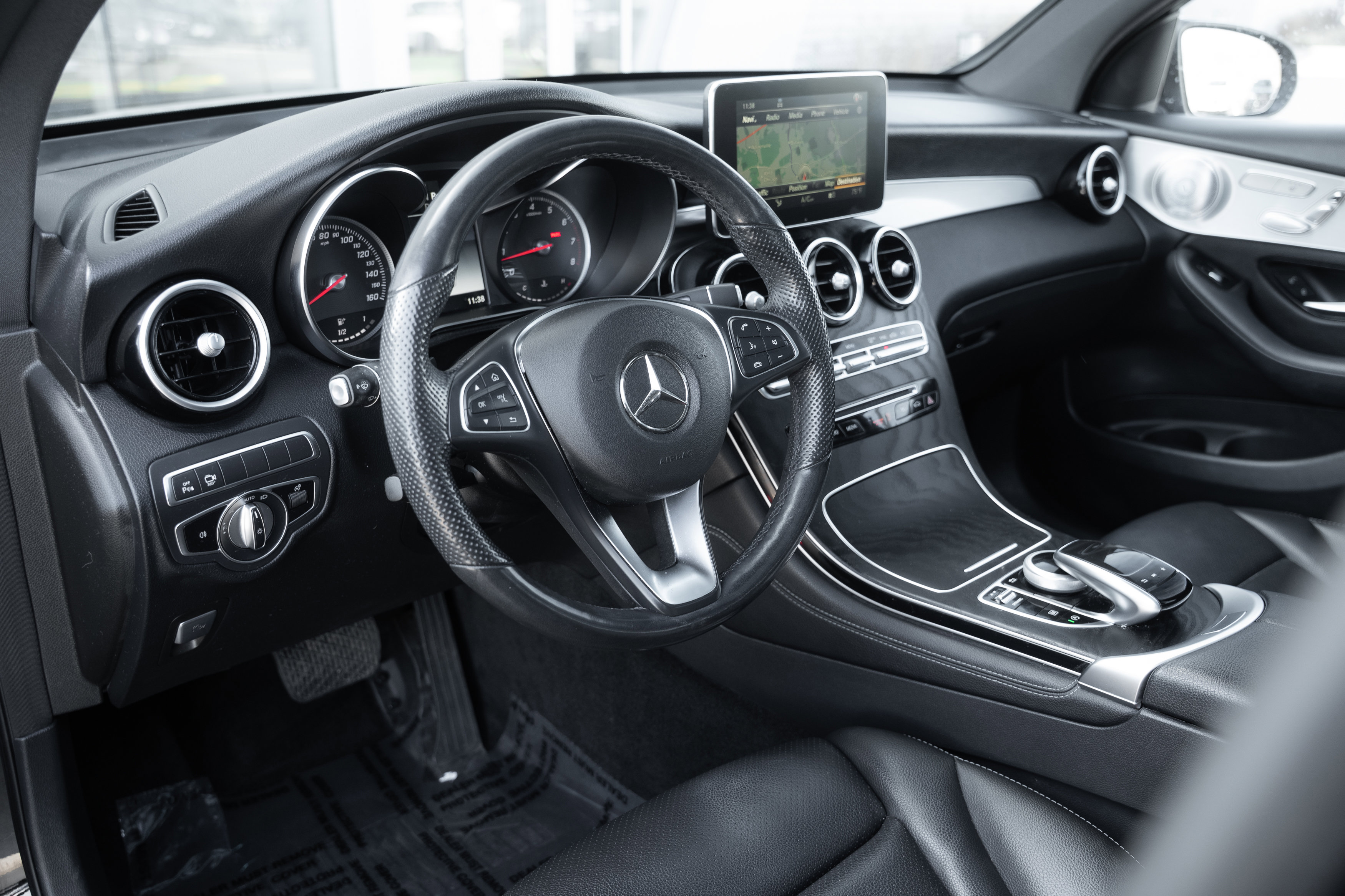 Used 2019 Mercedes-Benz GLC 300 4MATIC image 10