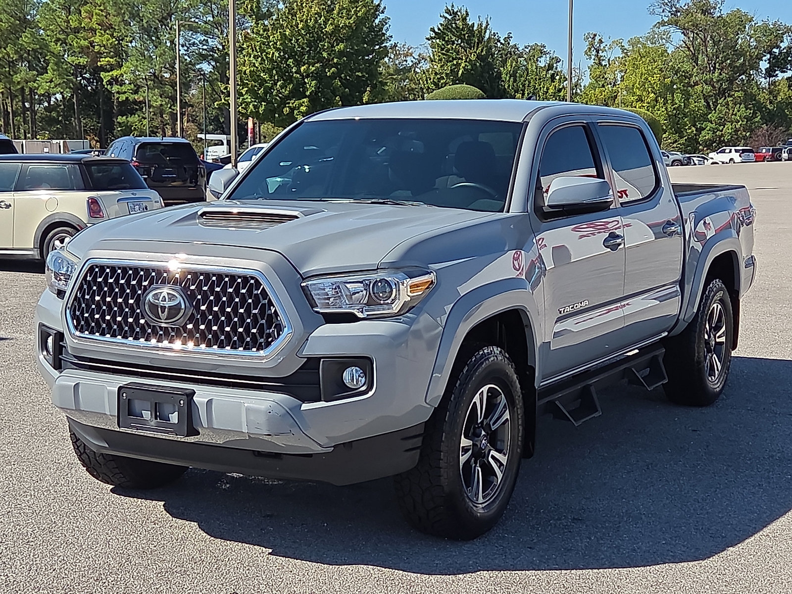 Used 2019 Toyota Tacoma TRD Sport AWD/4WD image 2