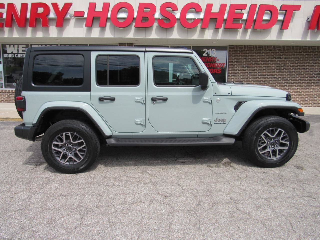 Used 2024 Jeep Wrangler Unlimited Sahara w/ Technology Group AWD/4WD image 9