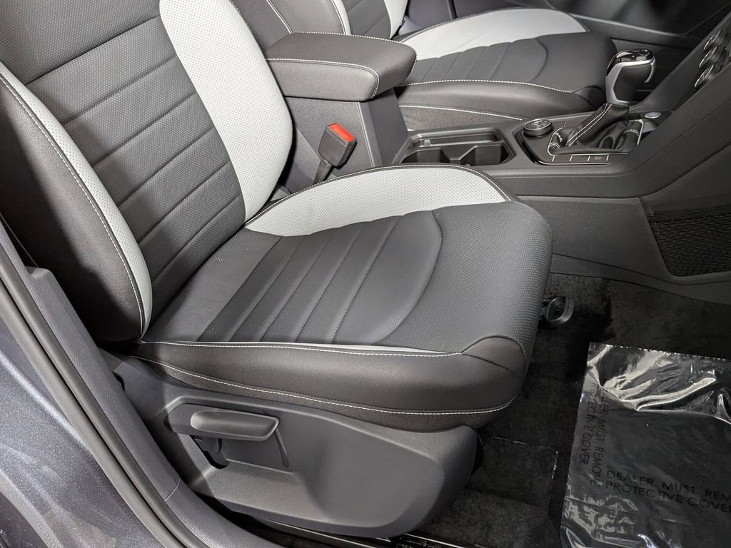 Used 2024 Volkswagen Taos SEL image 25