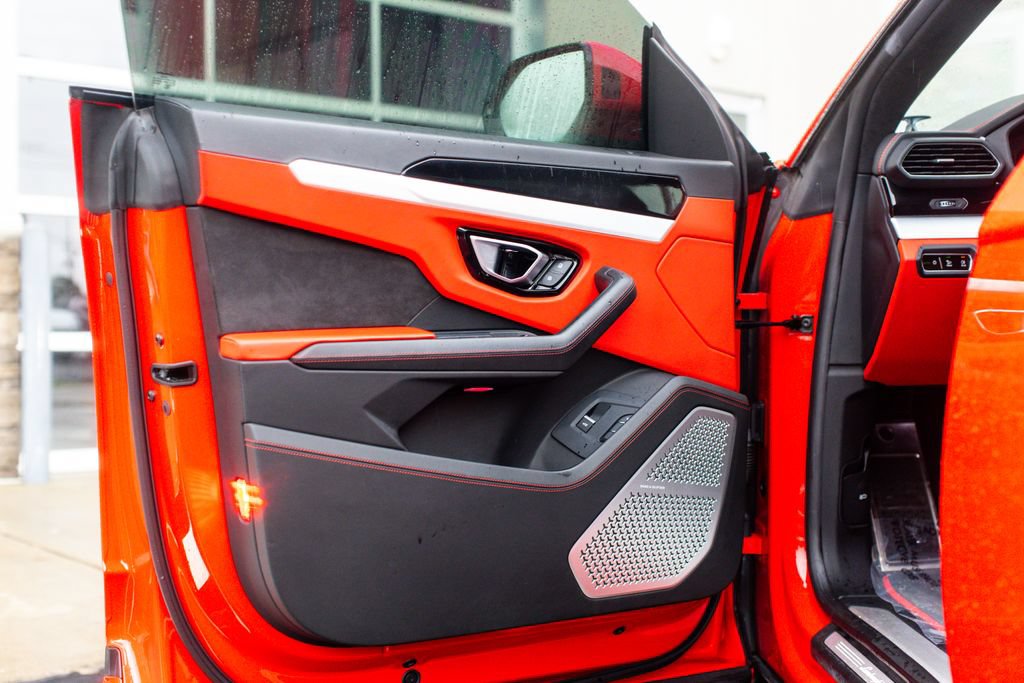 Used 2019 Lamborghini Urus AWD/4WD image 17