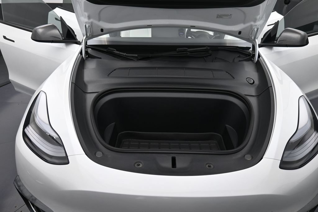 Used 2025 Tesla Model Y Long Range RWD image 21