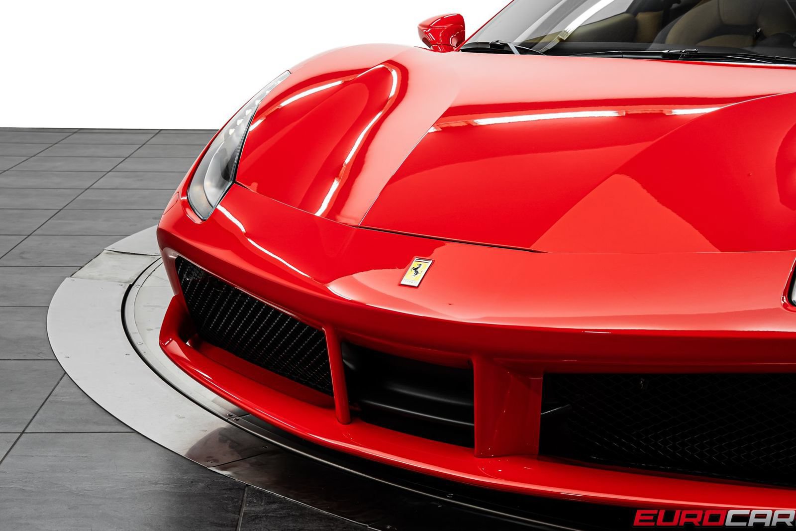 Used 2019 Ferrari 488 GTB RWD image 12