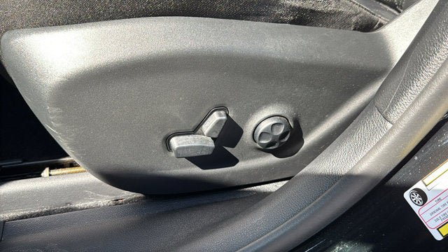 Used 2019 Jeep Cherokee Limited AWD/4WD image 14