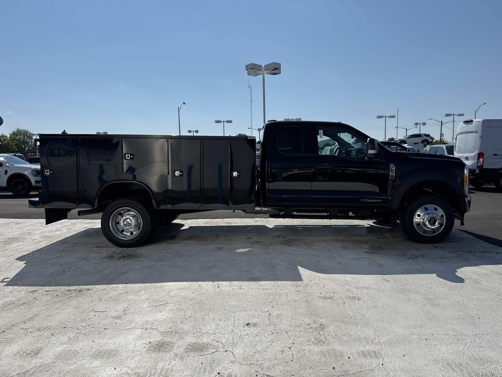 New 2026 Ford F550 4x4 Supercab Super Duty w/ XLT Value Package image 2