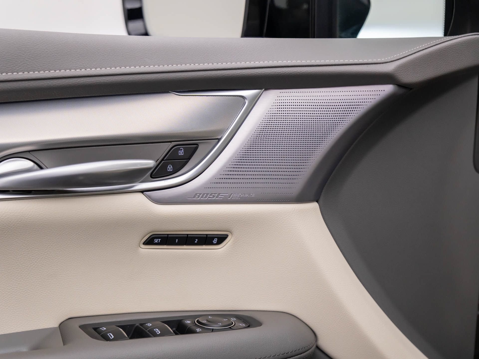 Certified 2025 Cadillac XT5 Premium Luxury w/ LPO, Floor Liner Package AWD/4WD image 13