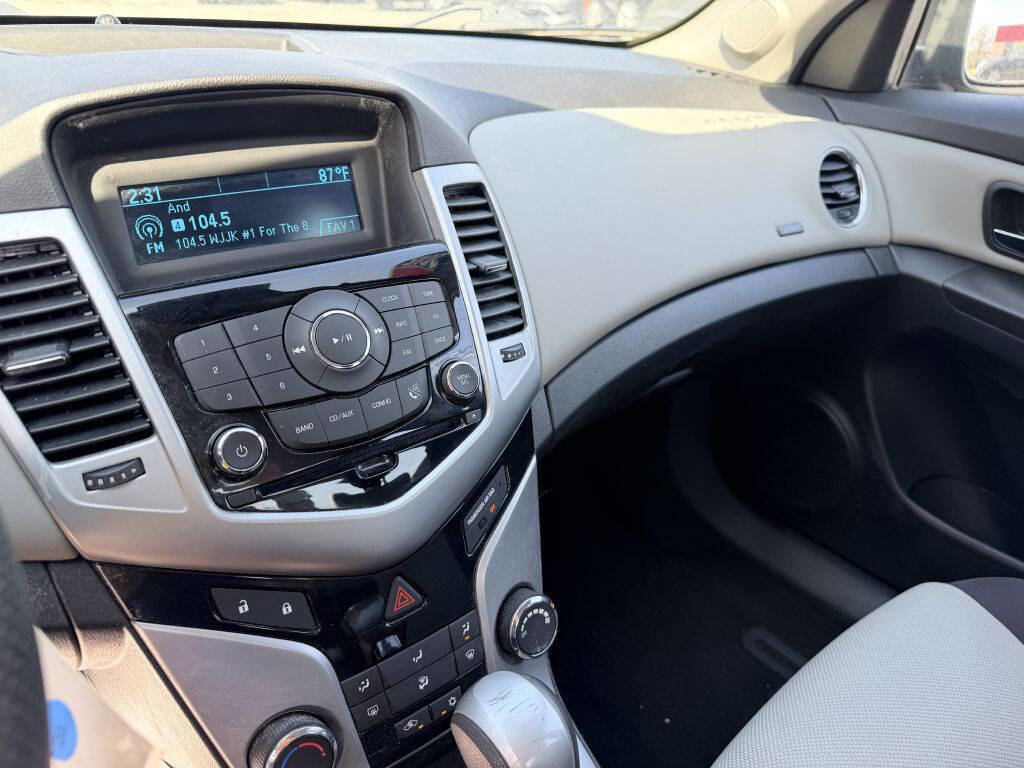 Used 2014 Chevrolet Cruze LS FWD image 10