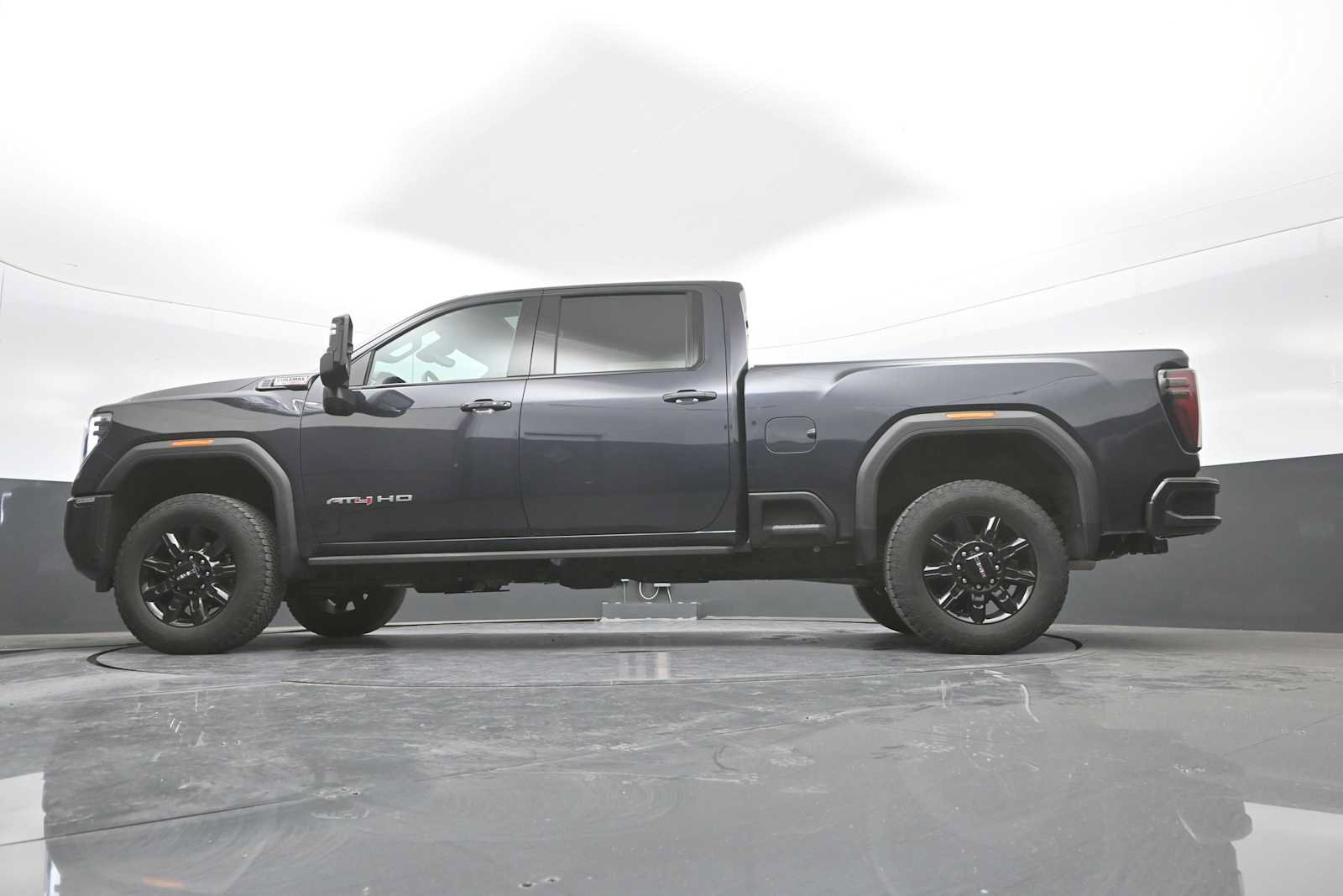 Used 2024 GMC Sierra 2500 AT4 w/ AT4 Premium Plus Package AWD/4WD image 57
