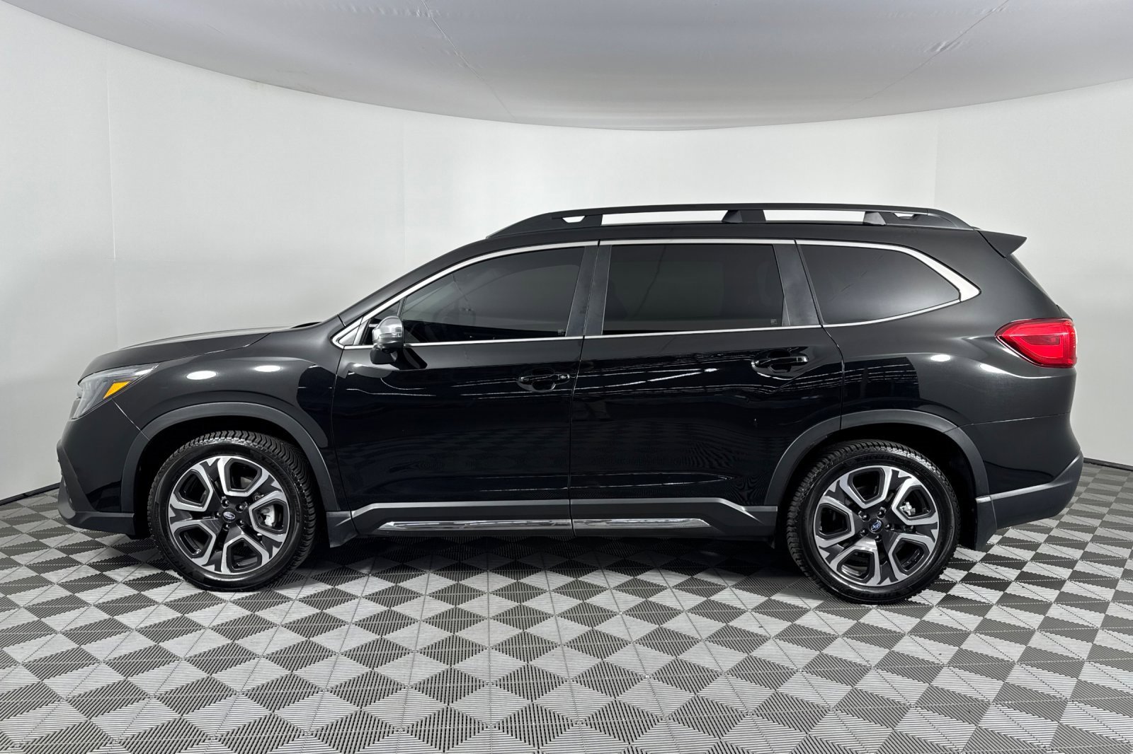 Used 2023 Subaru Ascent Limited w/ Technology Package image 7