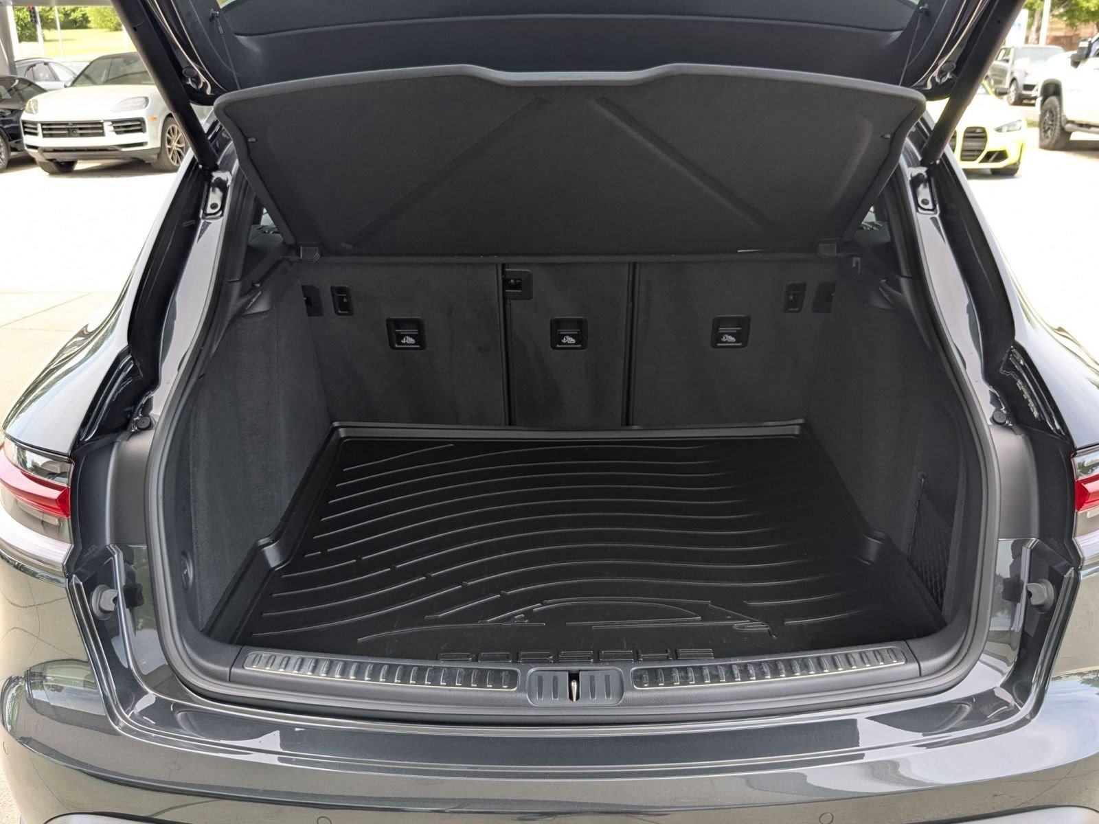 Certified 2026 Porsche Macan AWD/4WD image 23