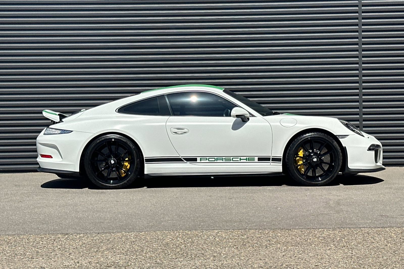 Certified 2016 Porsche 911 R image 9