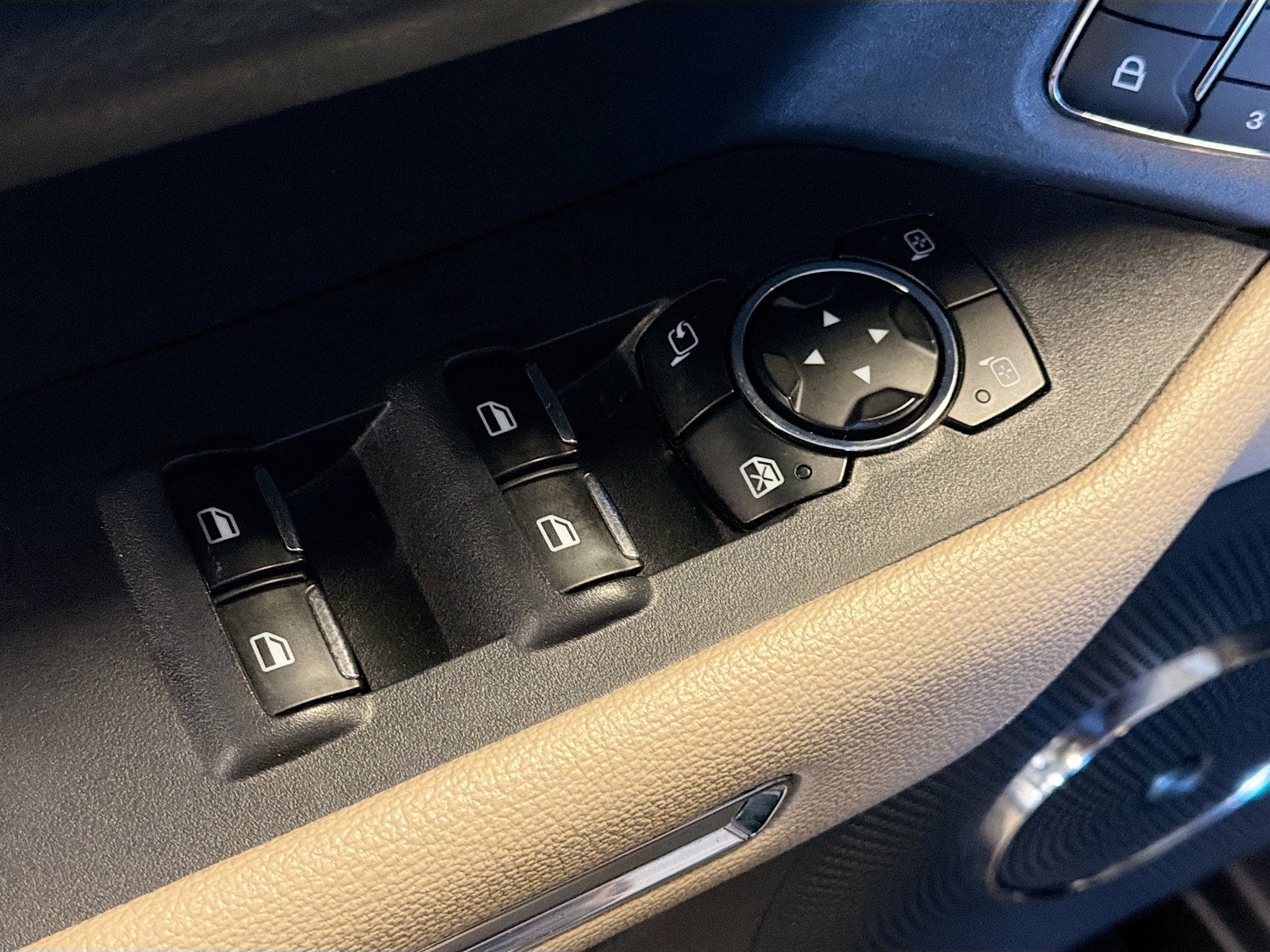 Used 2024 Ford Expedition Limited image 15