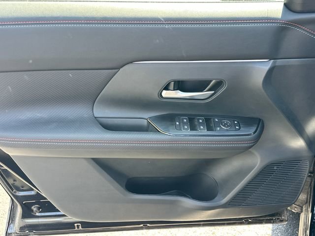 New 2026 Nissan Kicks SR w/ Cold Weather Package FWD image 13