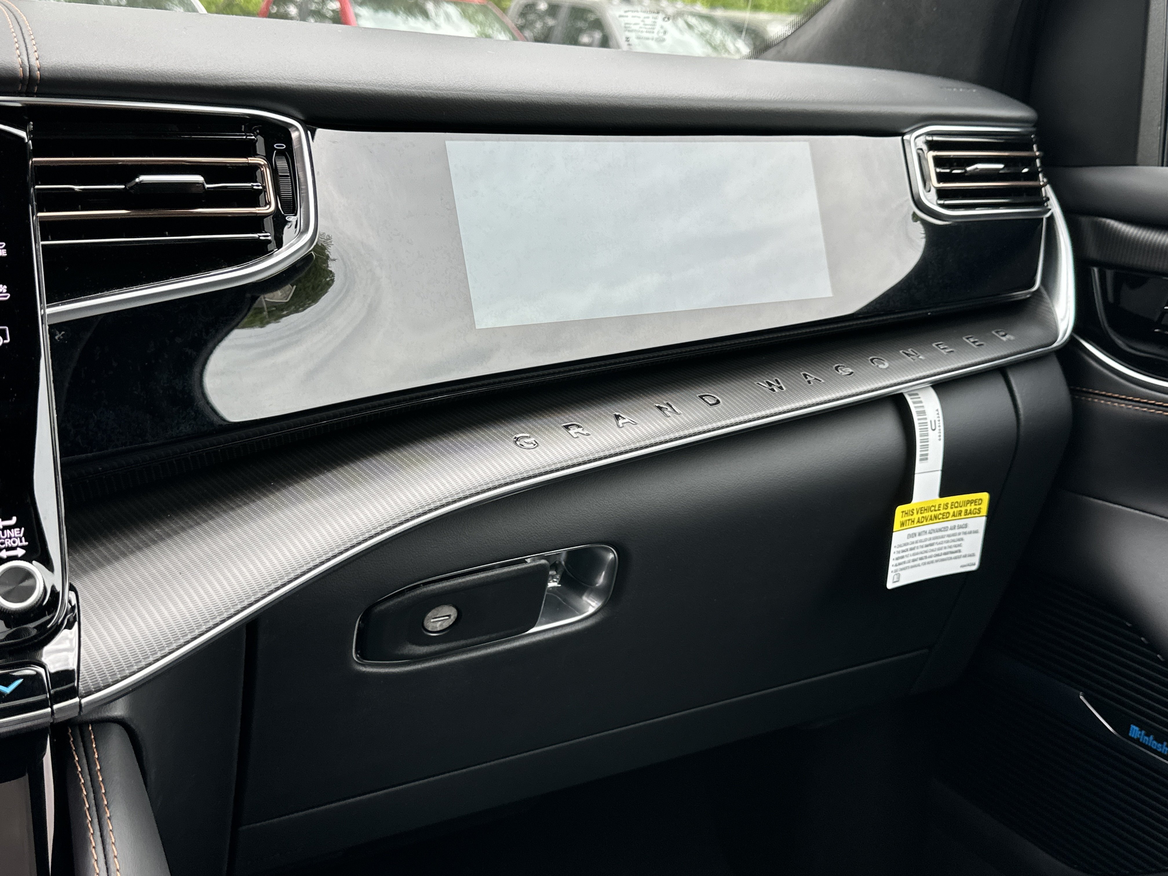 New 2026 Jeep Grand Wagoneer L Summit AWD/4WD image 8