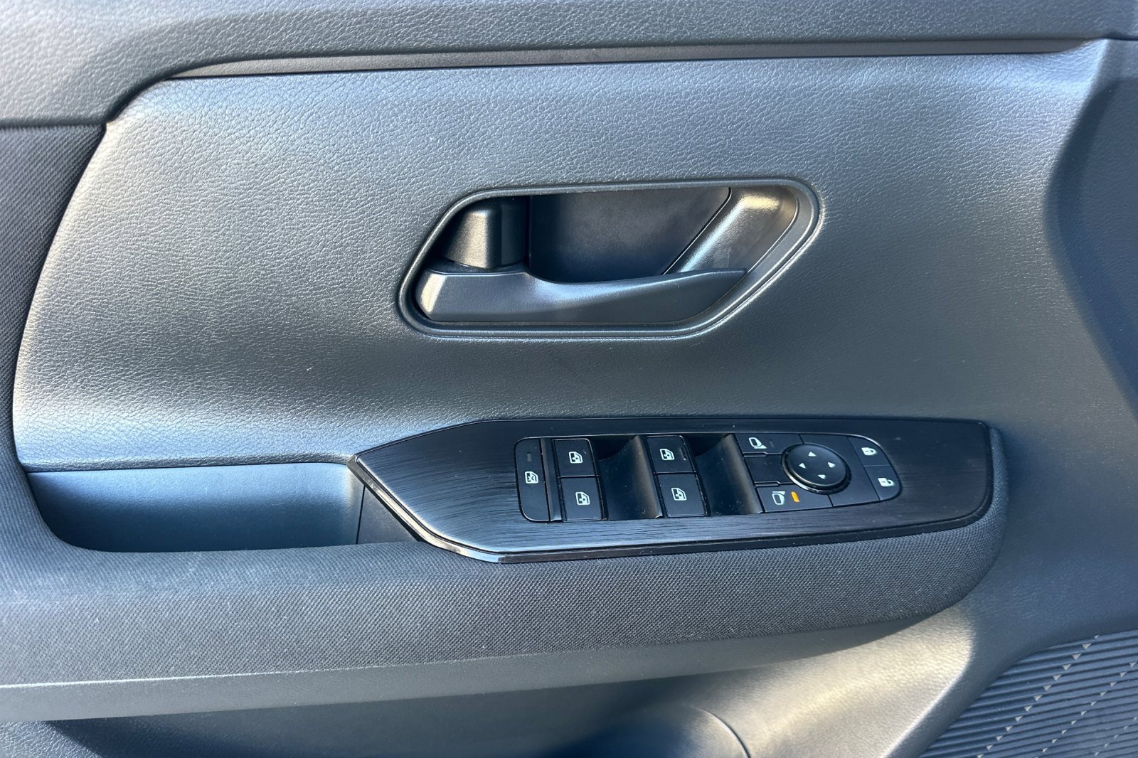 Used 2025 Nissan Kicks S image 11