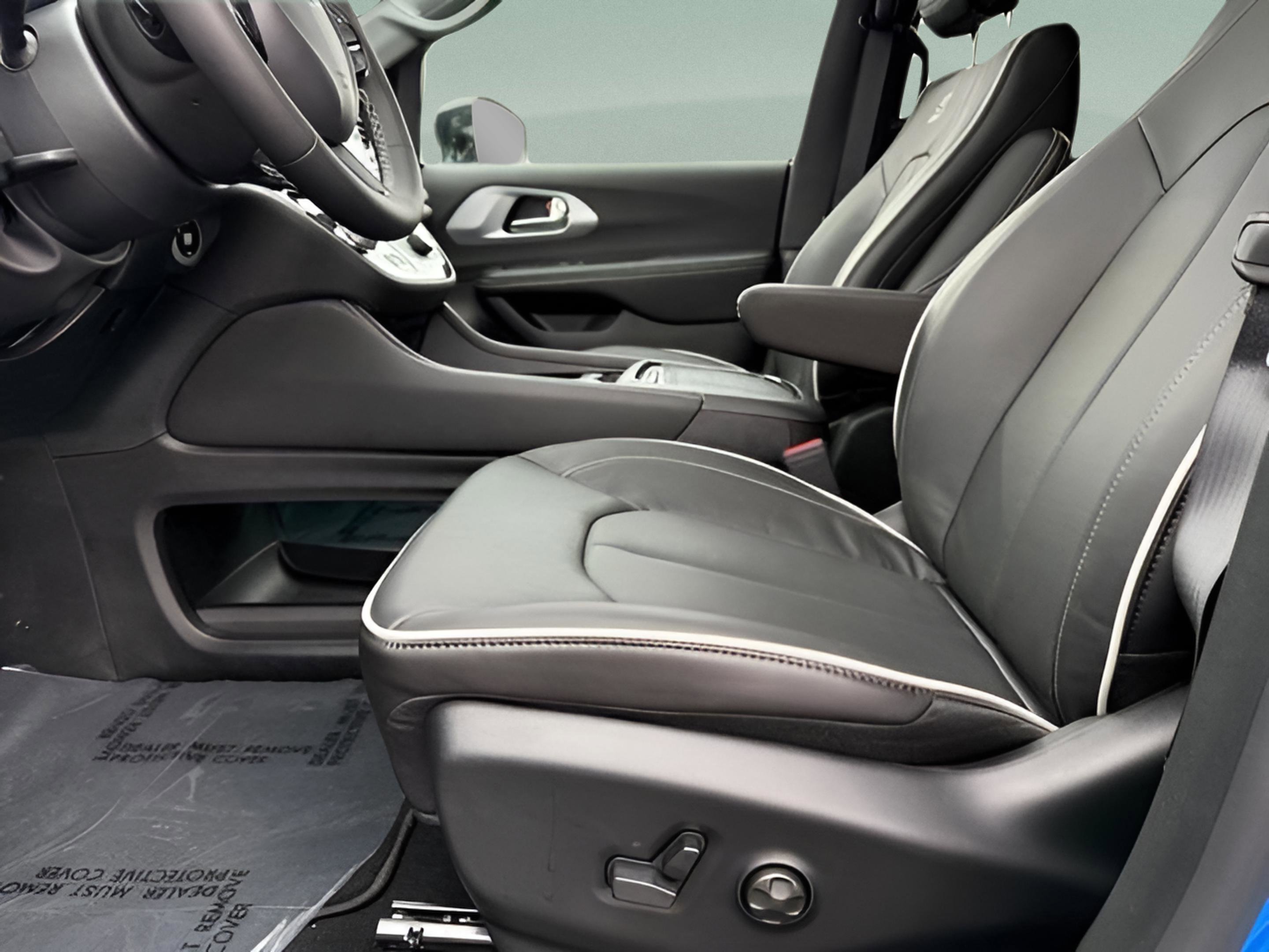 New 2026 Chrysler Pacifica Limited w/ S Appearance Package image 17