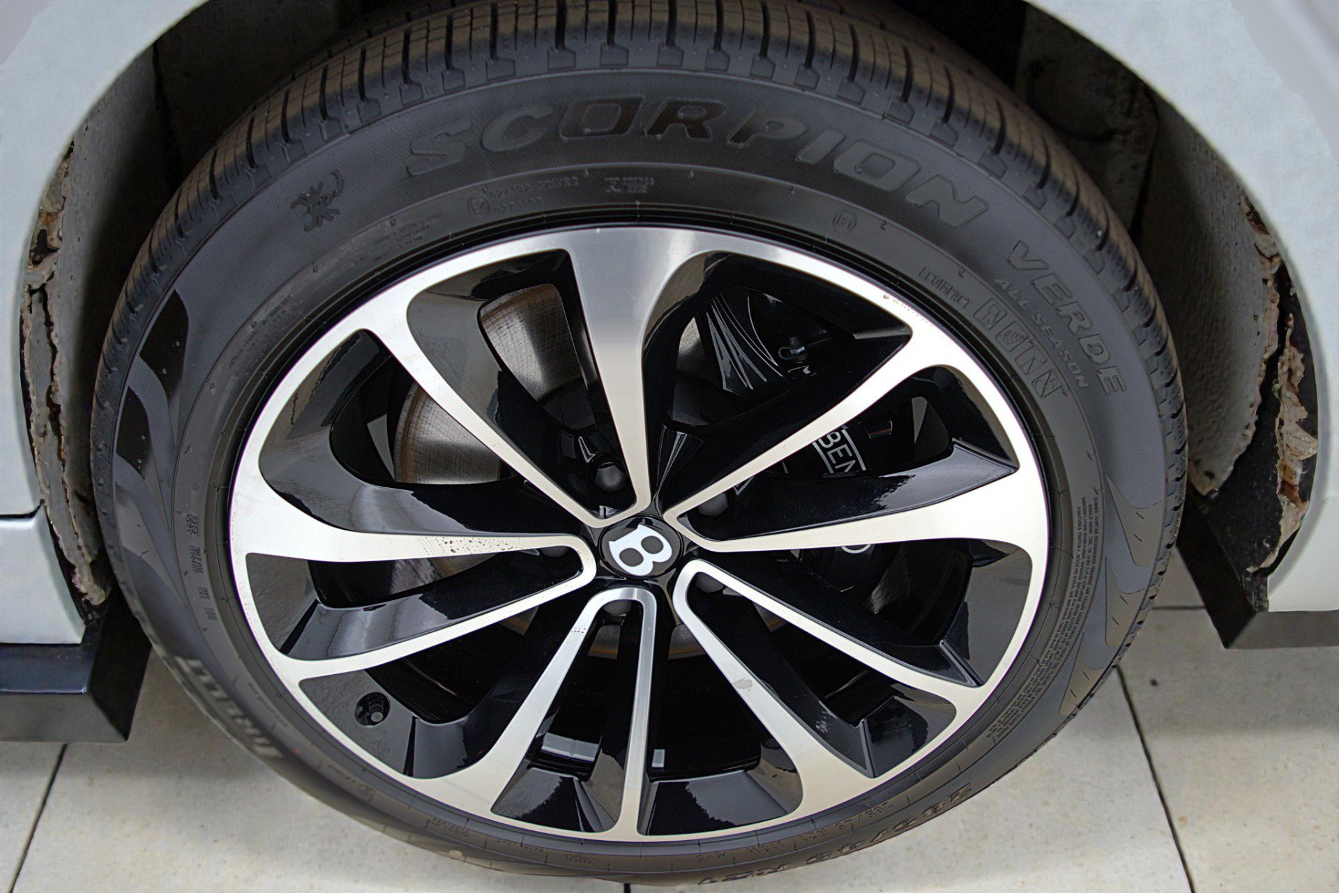 Used 2023 Bentley Bentayga Extended Wheelbase image 54