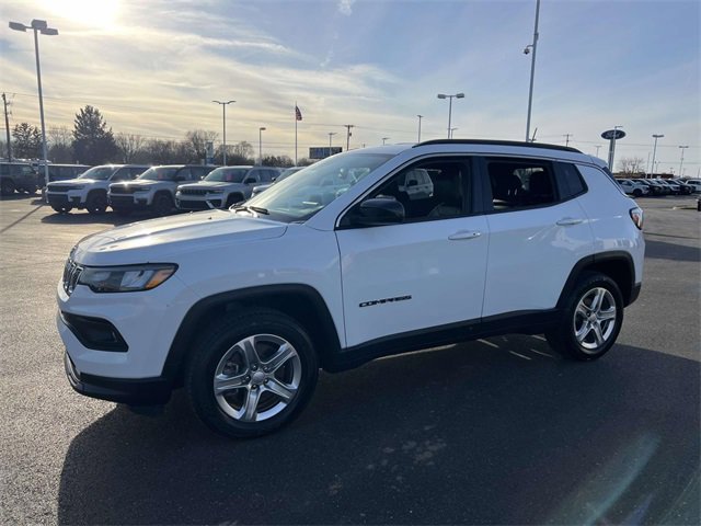 Used 2024 Jeep Compass Latitude image 3