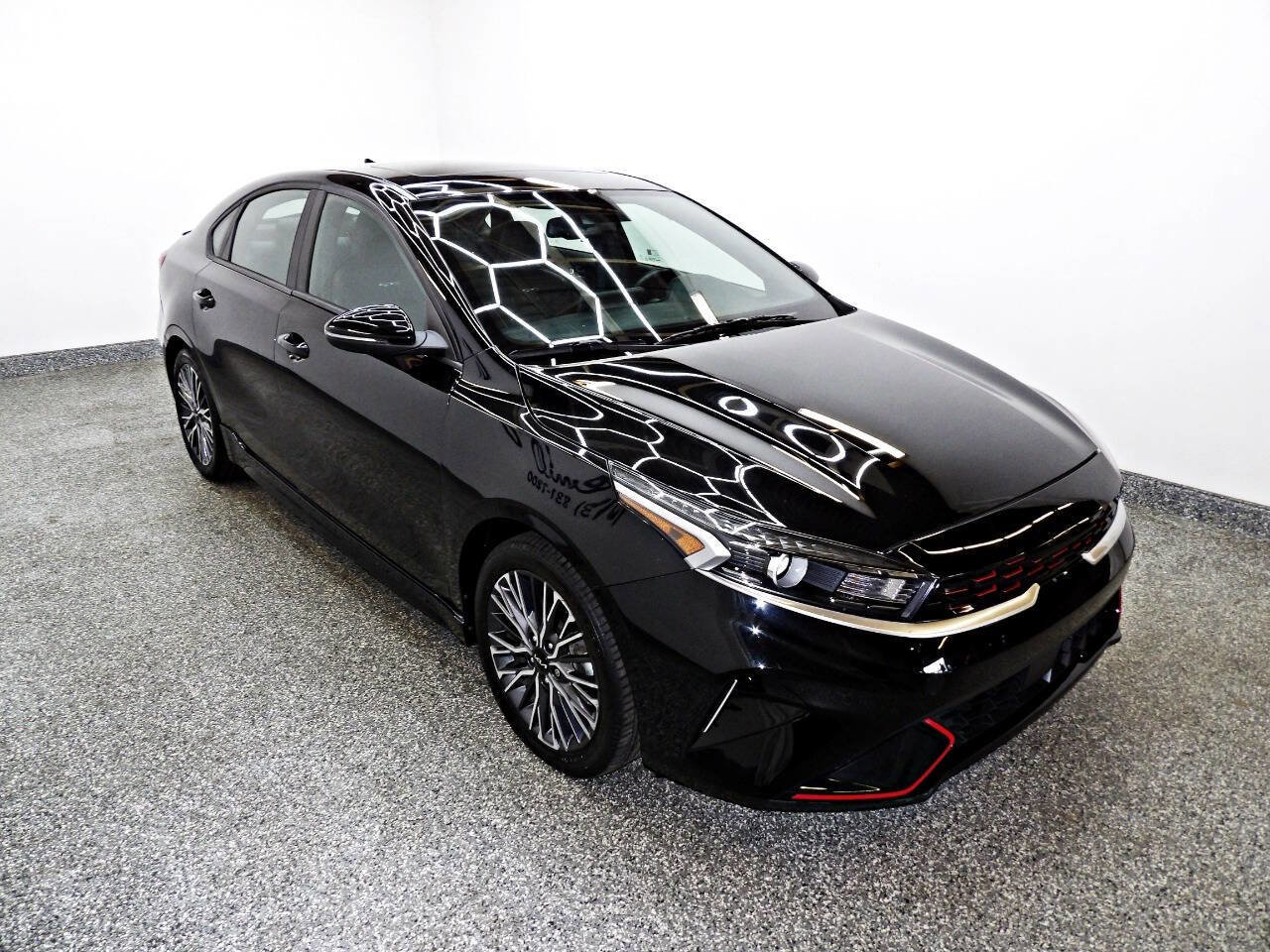 Used 2022 Kia Forte GT-Line w/ GT-Line Premium Package image 3