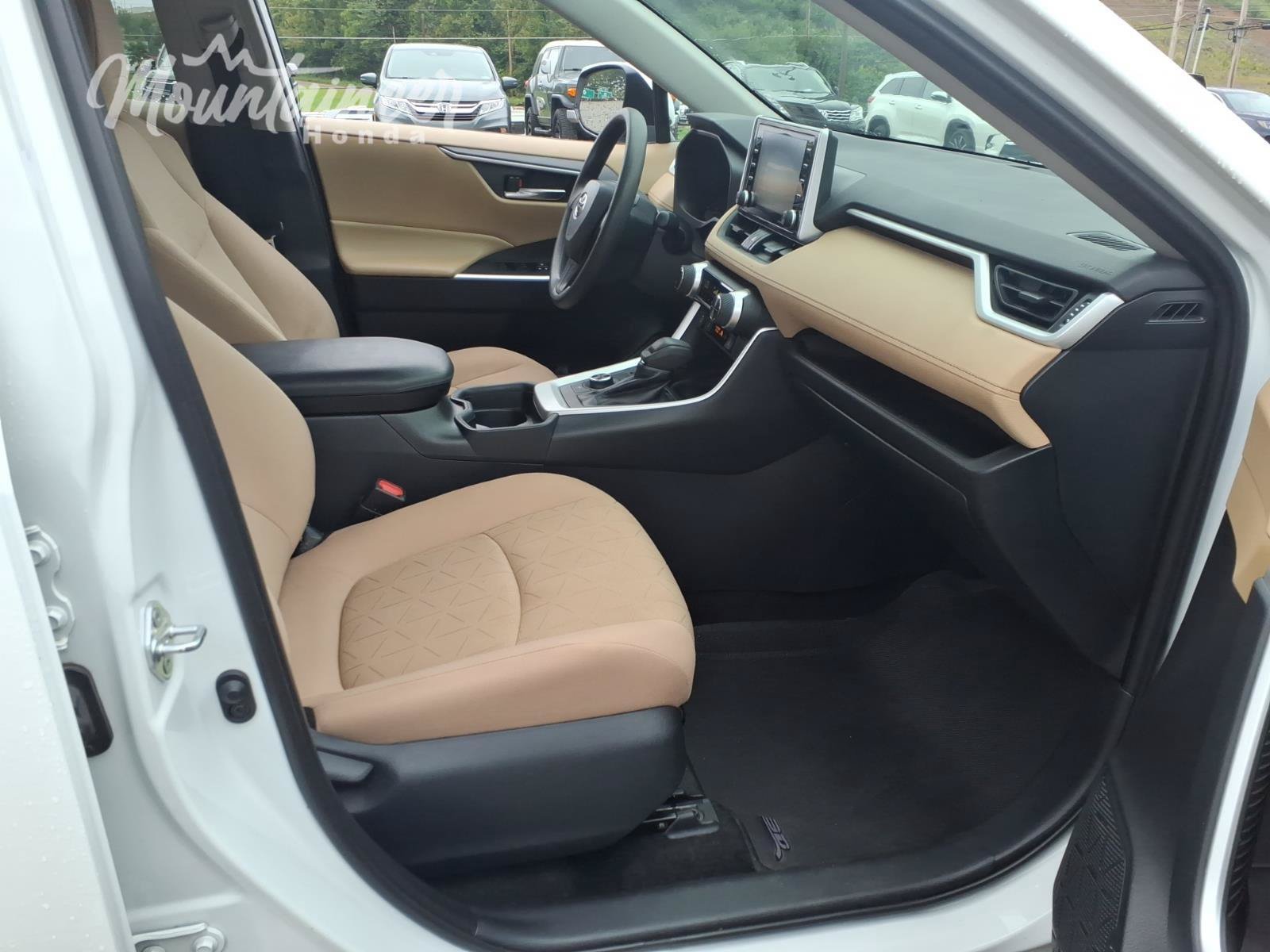 Used 2019 Toyota RAV4 XLE w/ Convenience Package AWD/4WD image 18