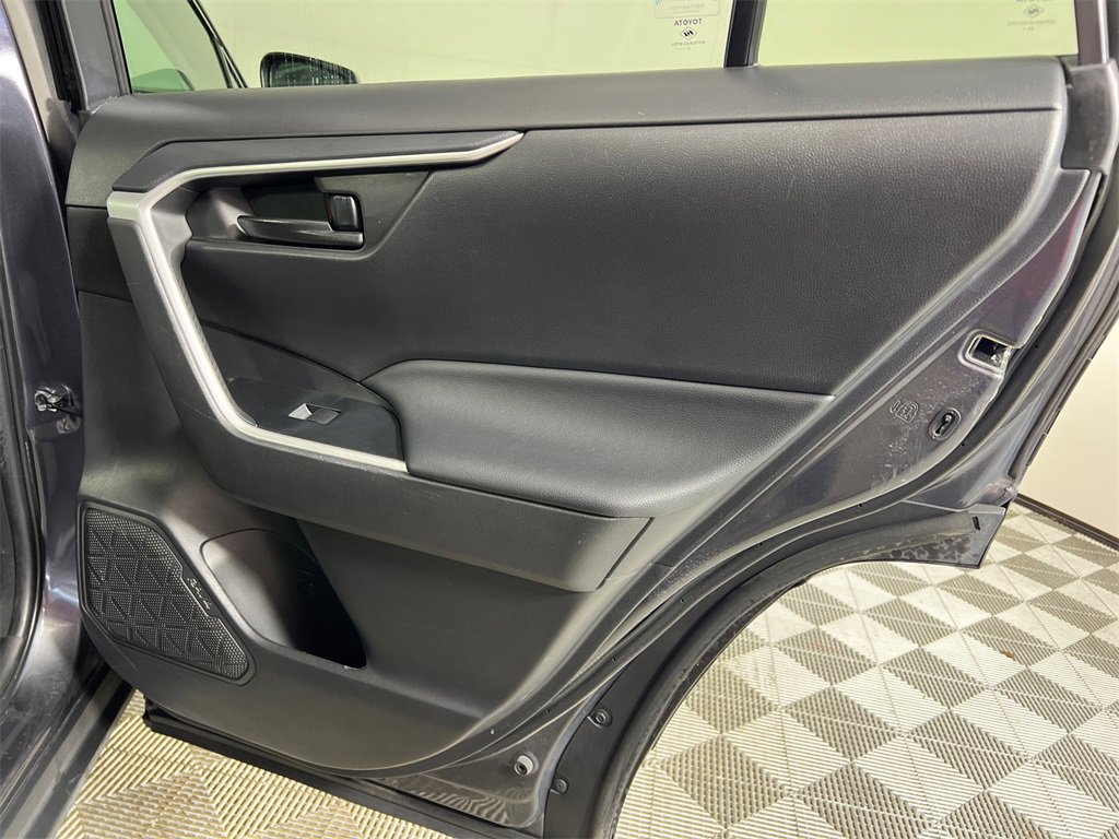 Used 2022 Toyota RAV4 LE image 15