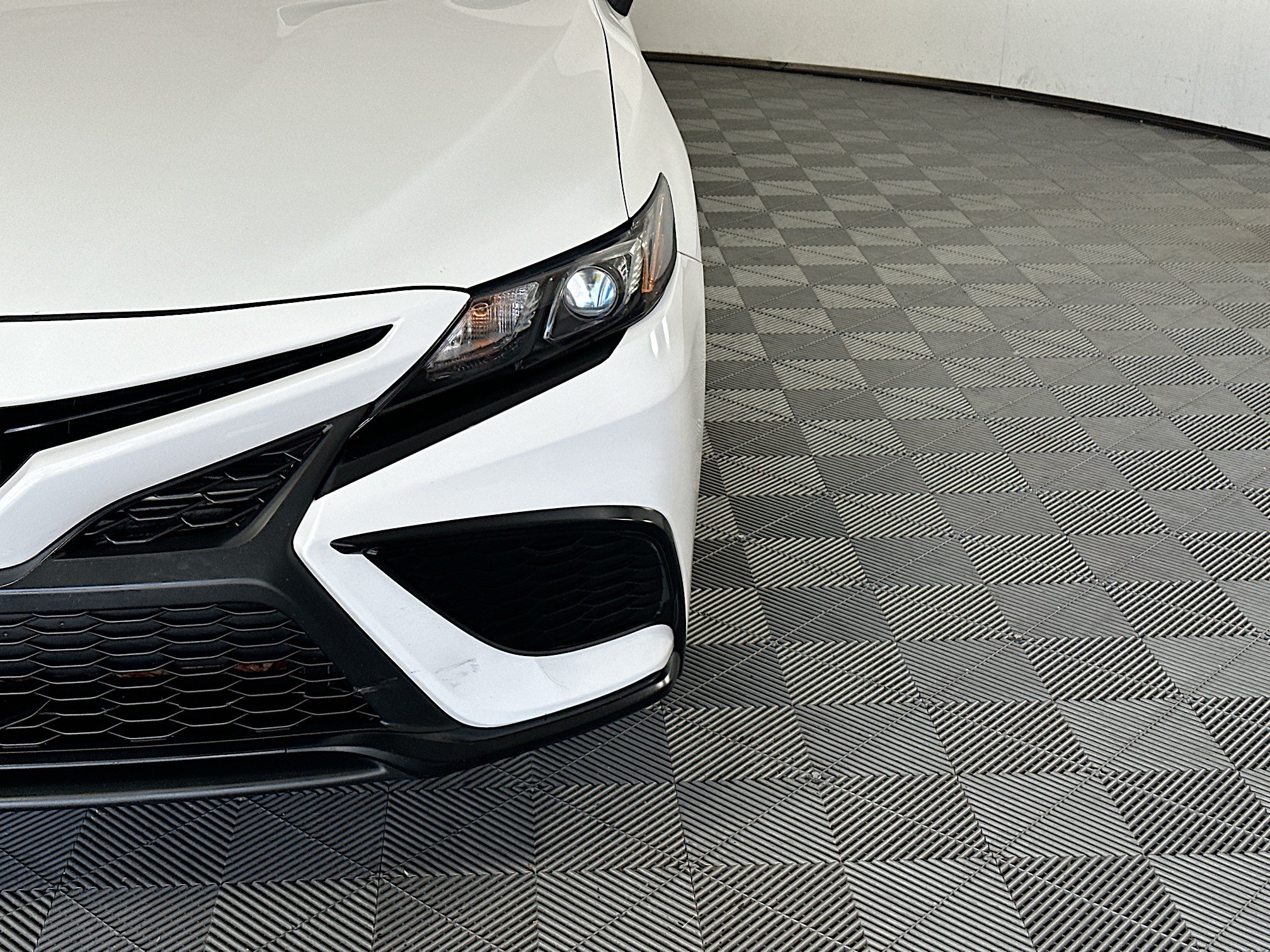 Used 2022 Toyota Camry SE w/ Convenience Package FWD image 9