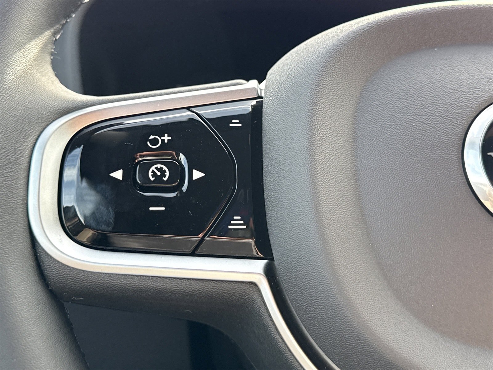 New 2026 Volvo XC60 T8 Plus w/ Protection Package Premier AWD/4WD image 22