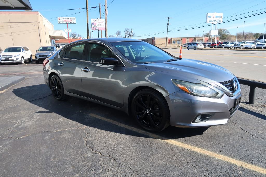 Used 2017 Nissan Altima 2.5 SR w/ Midnight Edition Package image 2