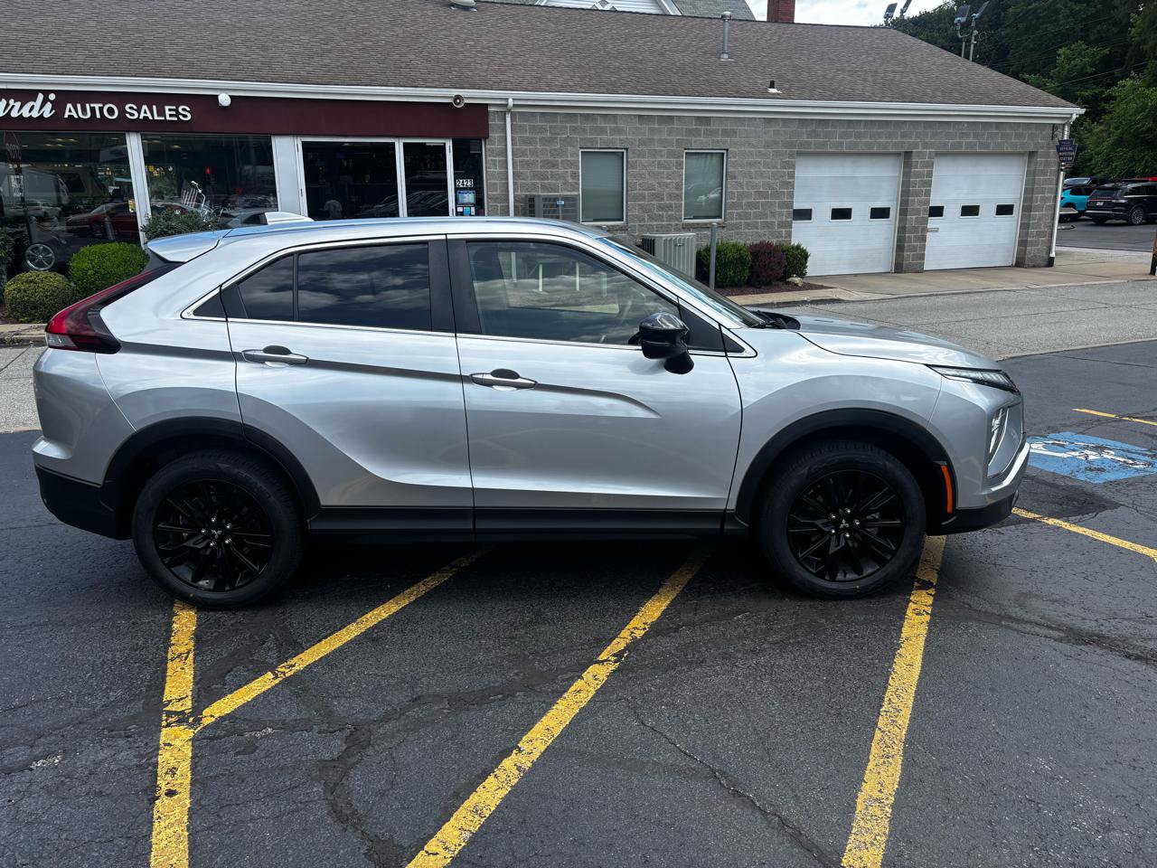 Used 2023 Mitsubishi Eclipse Cross LE AWD/4WD image 8