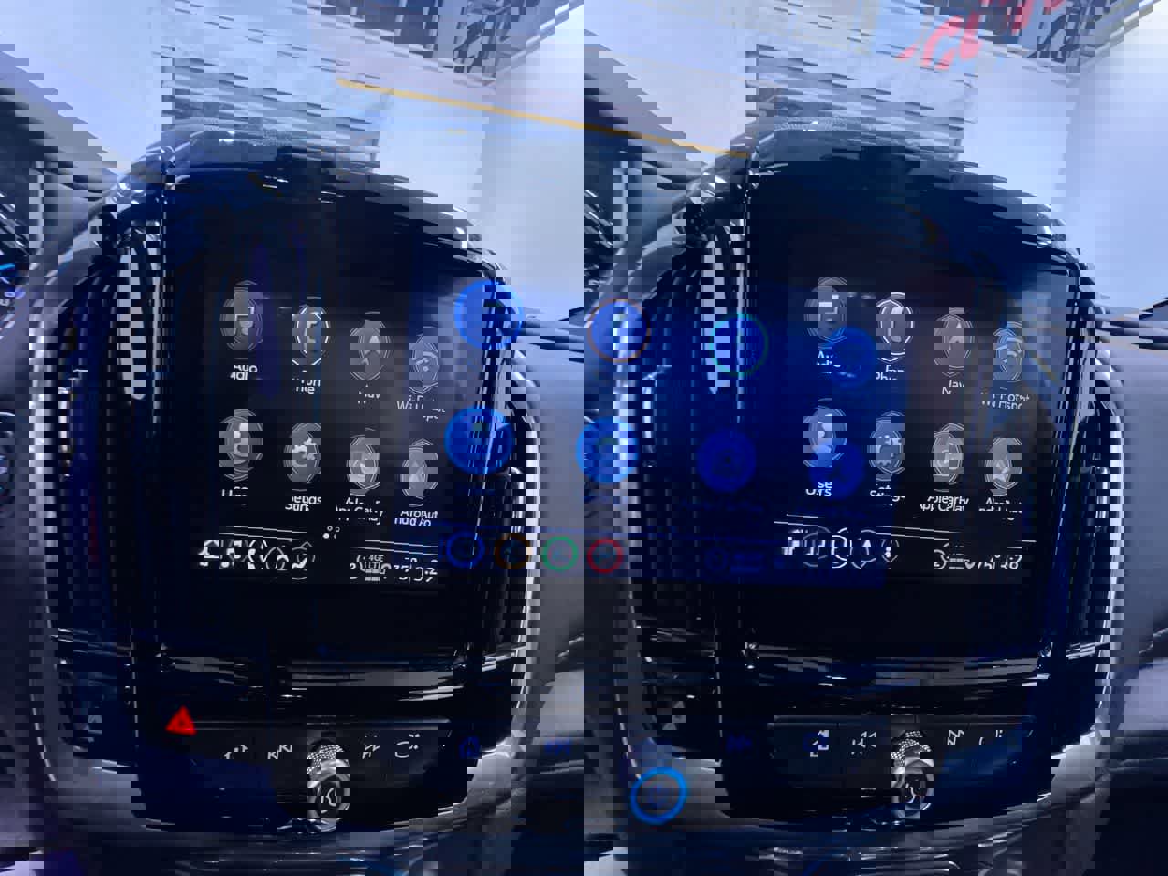 Used 2023 Chevrolet Traverse LT w/ LT Premium Package image 24