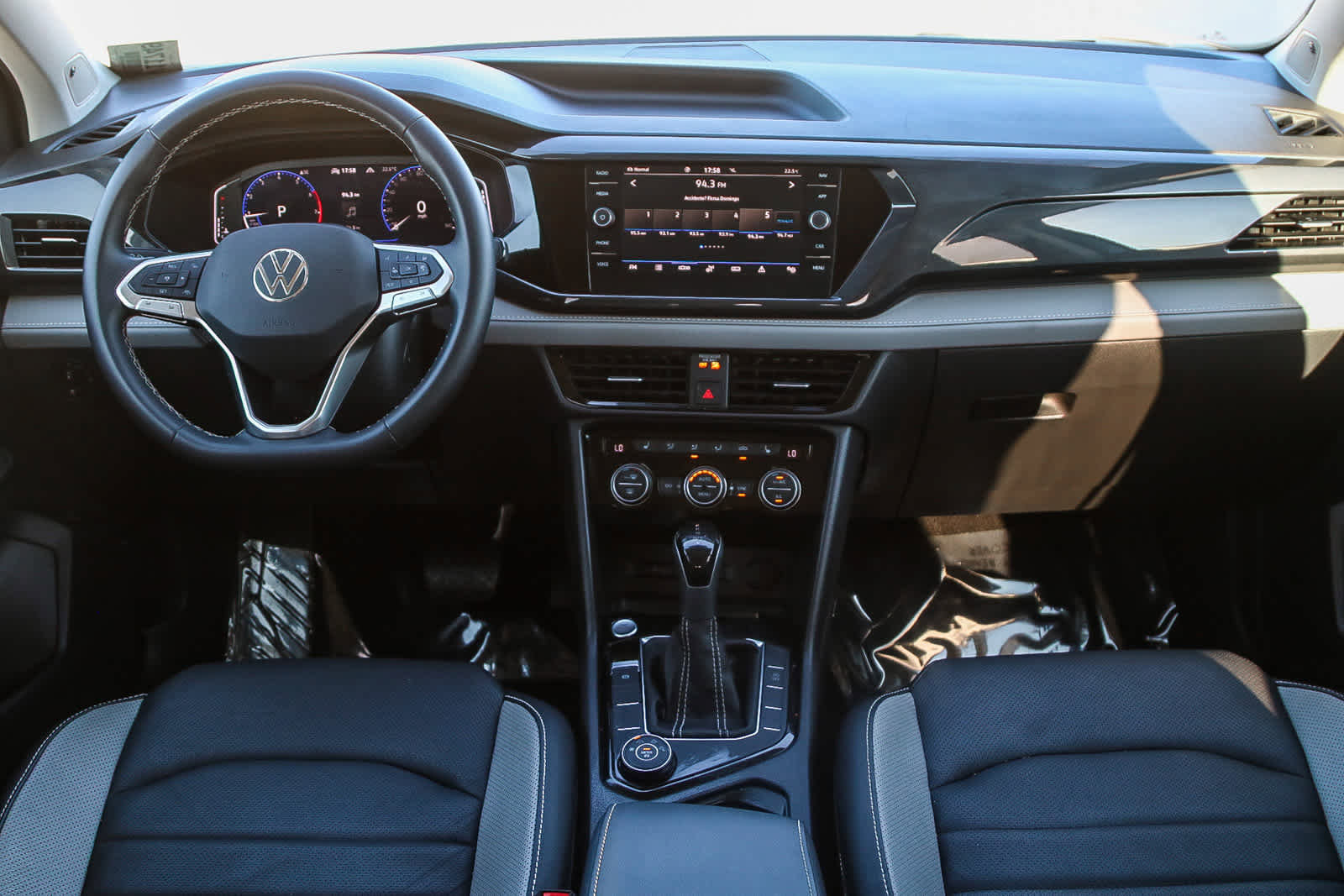 Used 2022 Volkswagen Taos SEL image 12