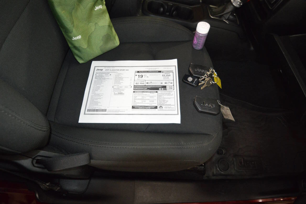 Used 2021 Jeep Gladiator Sport image 8